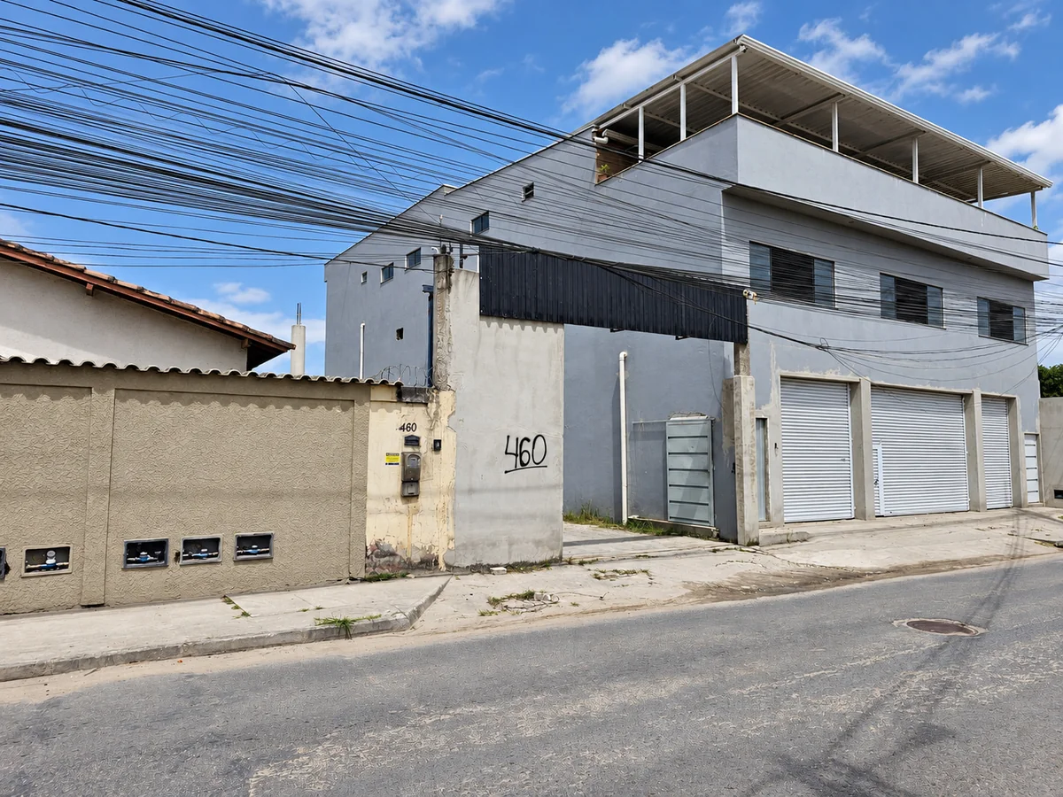 Reconstrução publicitária com IA baseada na fotografia da fachada real da Vicmar